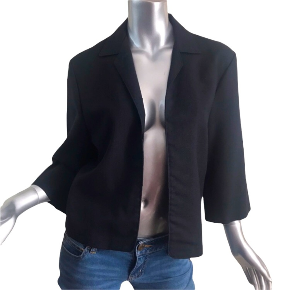Vintage Black Blazer with Structured Collar and Minimalist Design